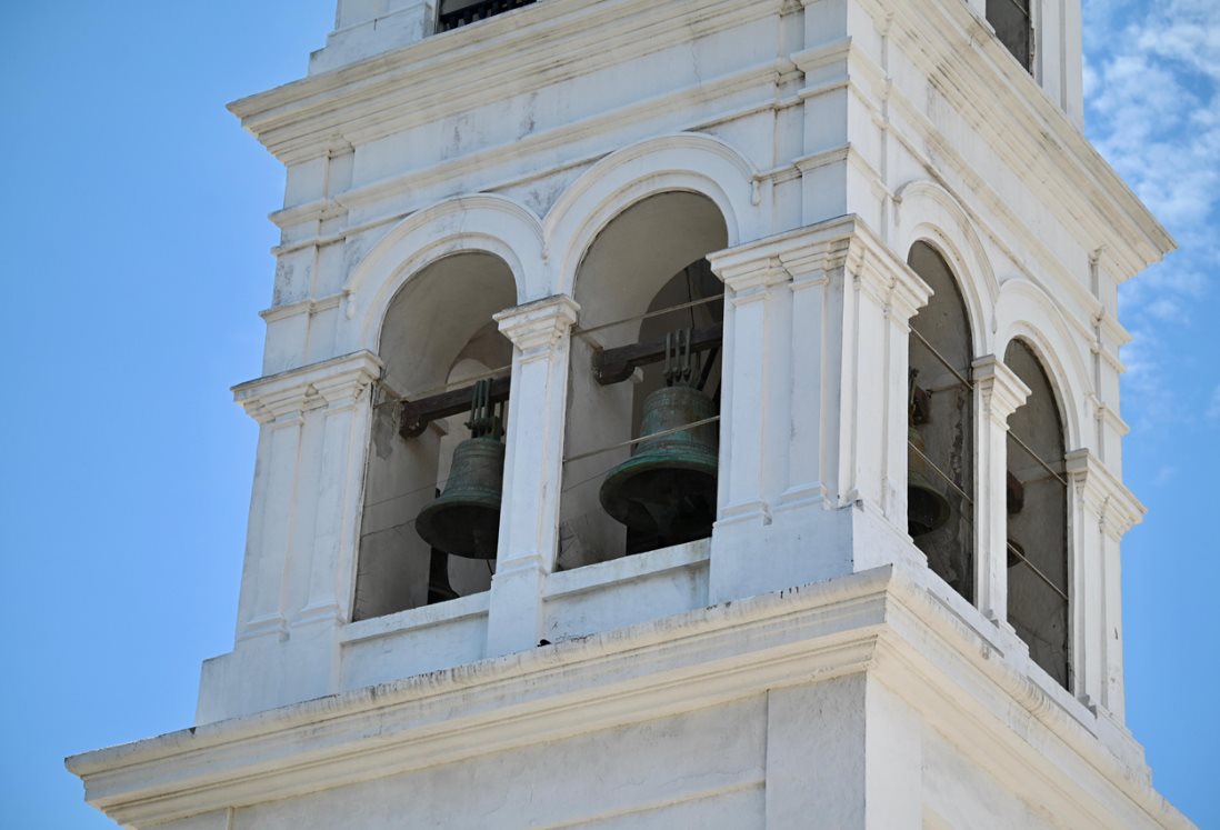 Rehabilitan campanario de la Catedral de Veracruz tras años de deterioro