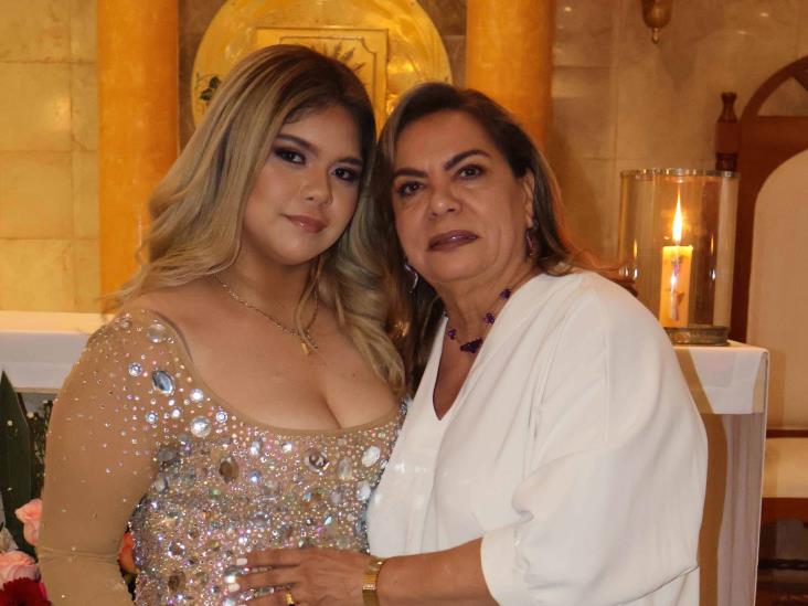 Renatta Zamora Jones es celebrada por sus XV años