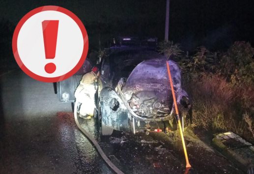 Se incendia un  vochito en la carretera Córdoba-Veracruz