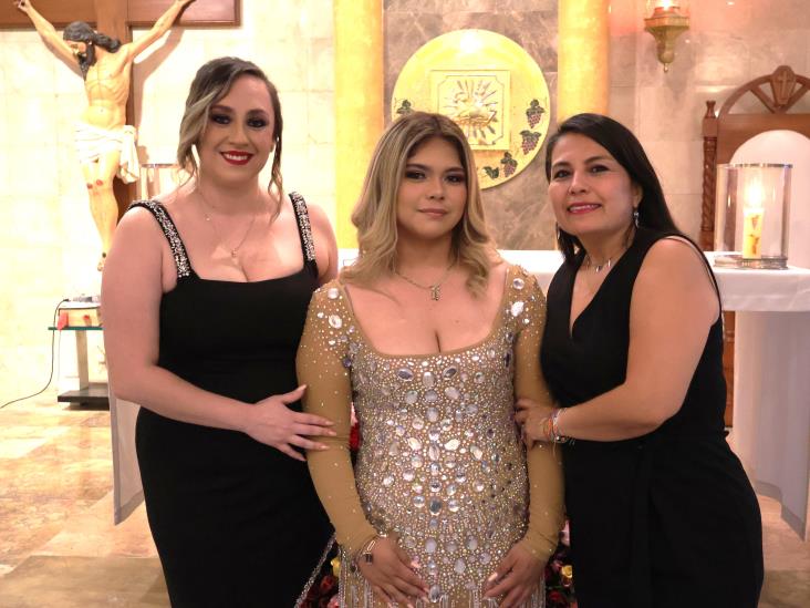 Renatta Zamora Jones es celebrada por sus XV años