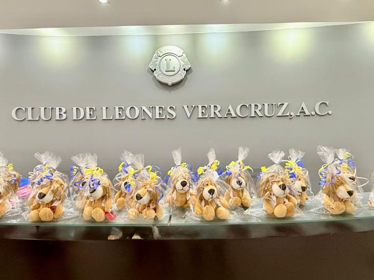 Club de Leones de Veracruz AC entrega leoncitos de peluche
