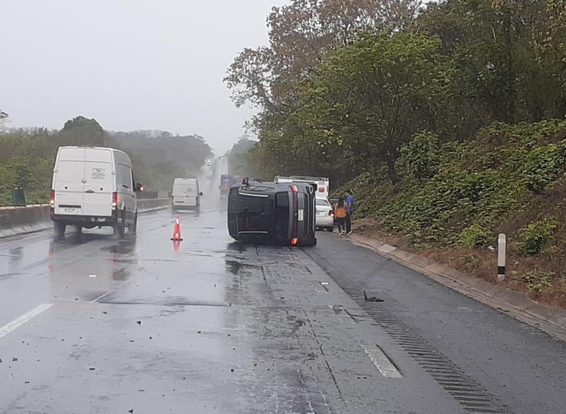 Dos heridos durante par de accidentes sobre la autopista Acayucan-Isla