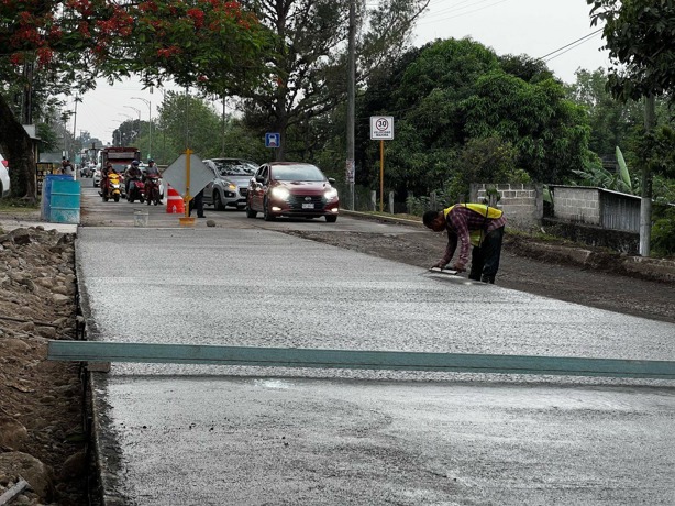 Obras viales complican el servicio de taxis en Misantla; piden mayor organización