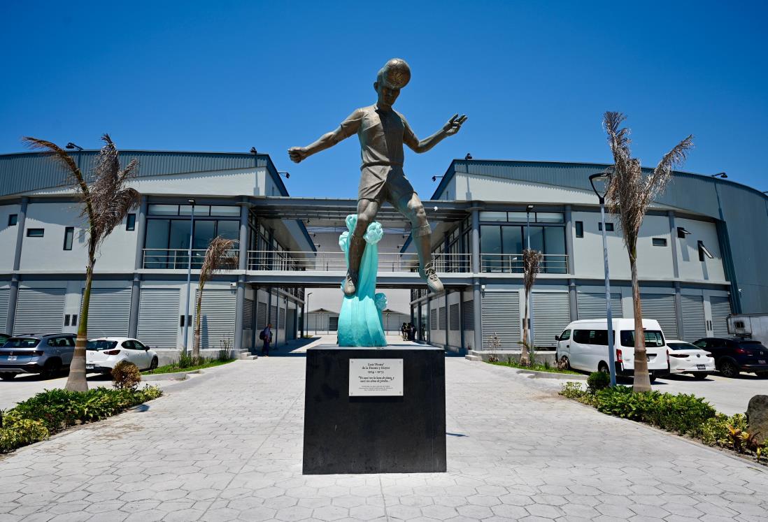 Presentan el International Football Cup 2025 que se jugará en estadio Luis Pirata Fuente