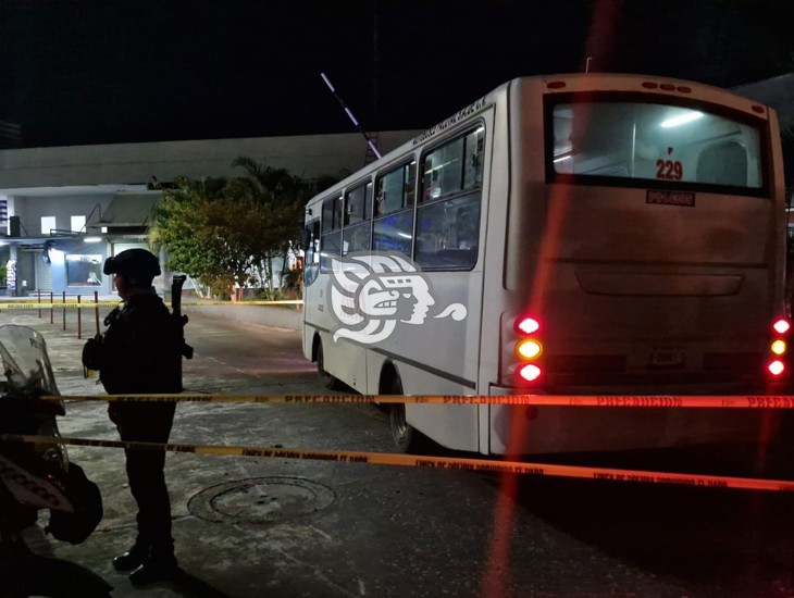 Muere hombre al ser atropellado por un autobús en Córdoba; el responsable huyó
