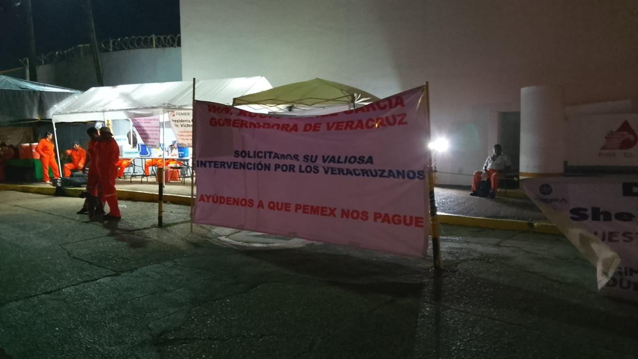Pemex: Paraestatal continua sin dar respuesta a trabajadores a cinco días de plantón en refinería de Minatitlán