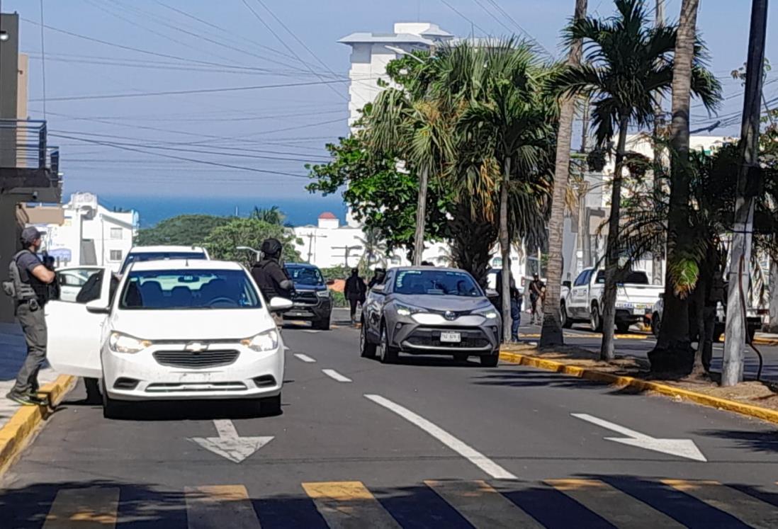 Agentes de la FGR despliegan operativo en fraccionamiento La Tampiquera en Boca del Río | VIDEO