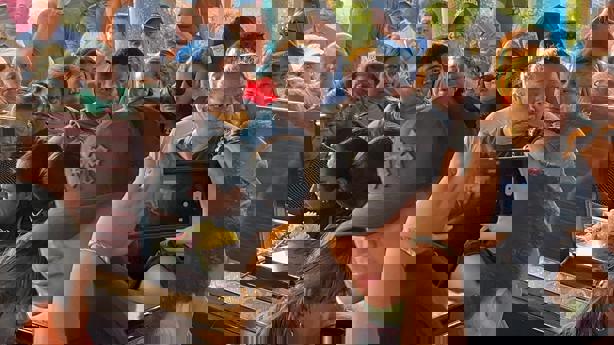 Entre lágrimas, rezos y porras, despiden a candidata morenista asesinada en Texistepec | VIDEO Entre lágrimas, rezos y porras, despiden a candidata morenista asesinada en Texistepec | VIDEO