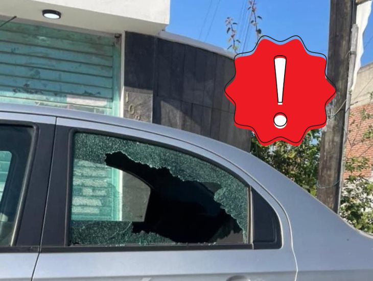 Cristalean un auto en la colonia Bella Vista en Xalapa
