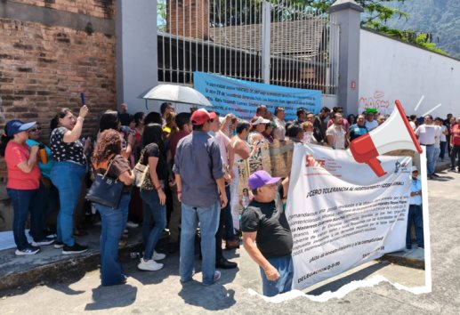 Maestros protestan en la Supervisión Escolar 23 en Río Blanco 