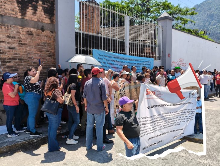 Maestros protestan en la Supervisión Escolar 23 en Río Blanco 