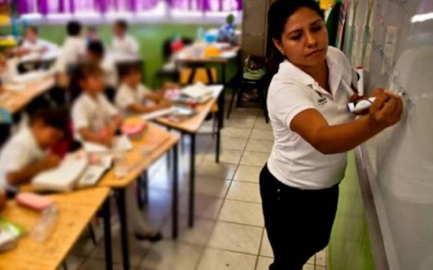 Claudia Sheinbaum se reunirá con maestros de México para buscar mejoras salariales