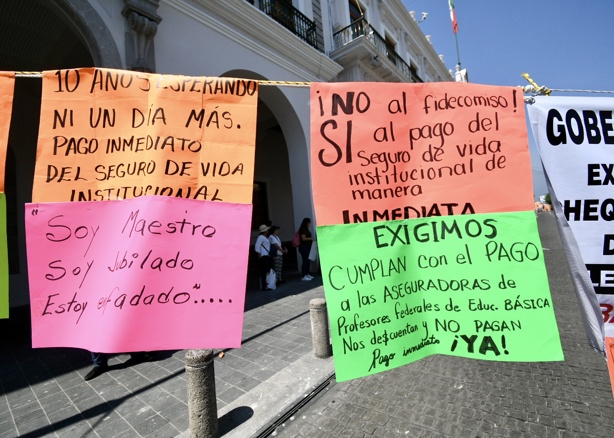 Día del maestro en Veracruz, hacen protestas; ¿ahora qué piden?