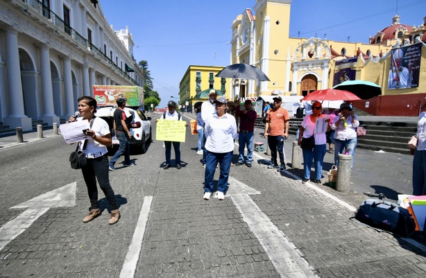 Maestros jubilados de Veracruz recuerdan que Cuitláhuac eliminó aseguradoras