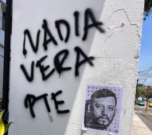 Casi se enfrentan encapuchados y Guardia Nacional tras vandalizar el INE y el PRI en Xalapa 