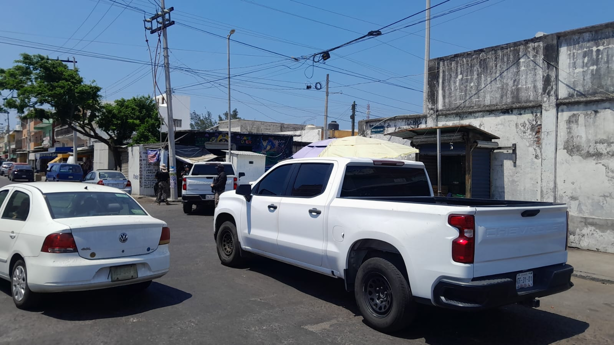 FGR realiza operativo en zona de mercados de Veracruz