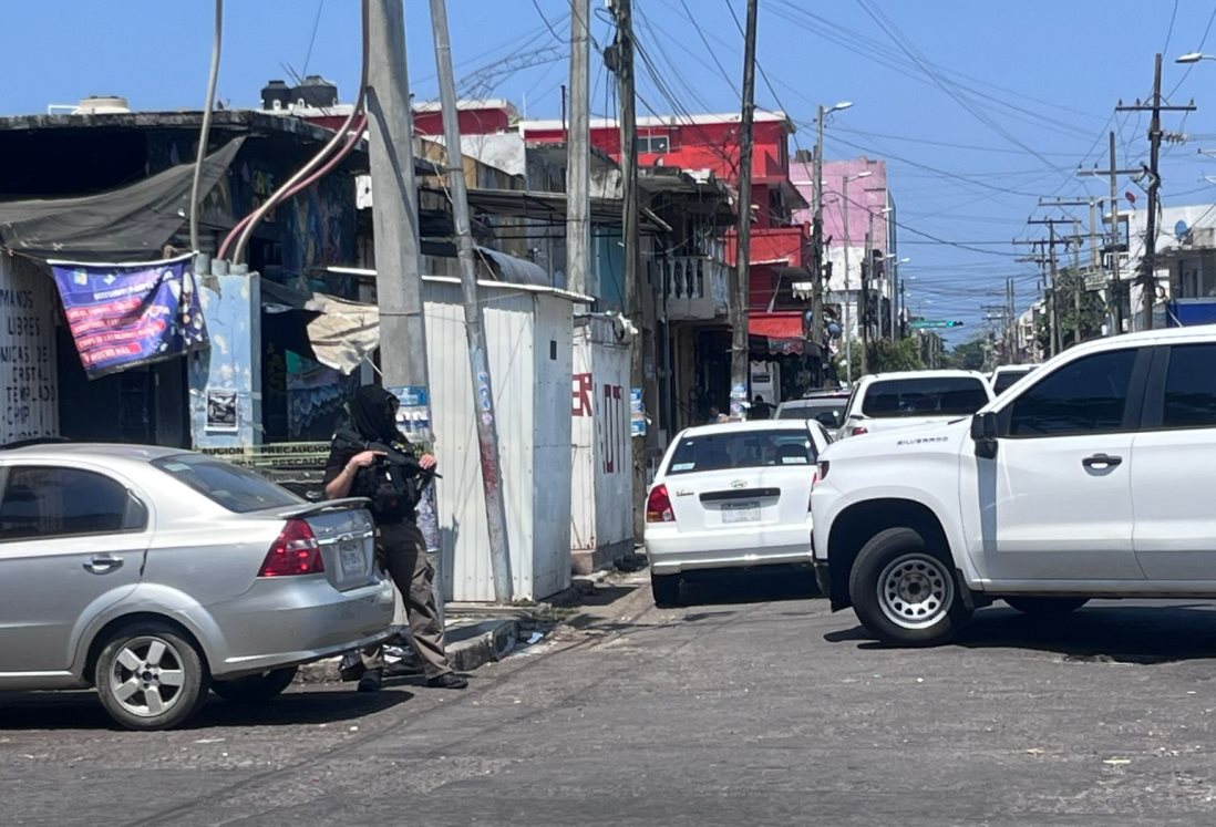 FGR realiza operativo en zona de mercados de Veracruz