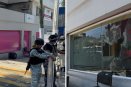 Casi se enfrentan encapuchados y Guardia Nacional tras vandalizar el INE y el PRI en Xalapa 