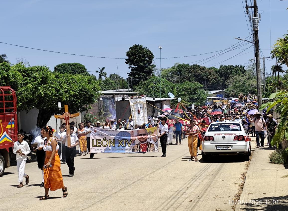 Fieles católicos de Zaragoza pasean por calle del municipio y festejan a San Isidro Labrador en su día