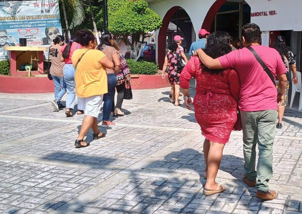 Altas temperaturas provocan fatiga en transeúntes y alto consumo de agua