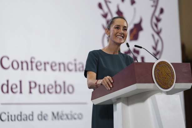 Además de un aumento de salario Claudia Sheinbaum dará vacaciones más largas a maestros de México