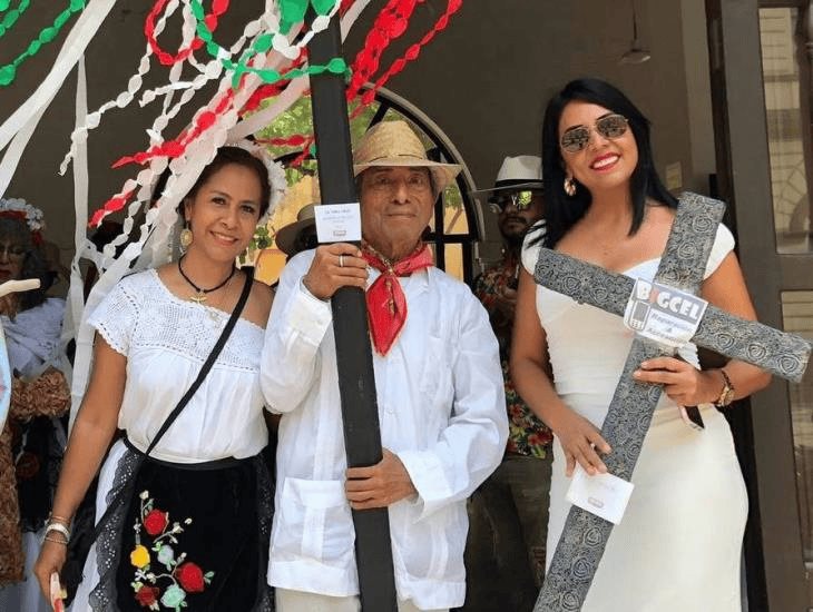 Realizan exposición por el Día de la Santa Cruz