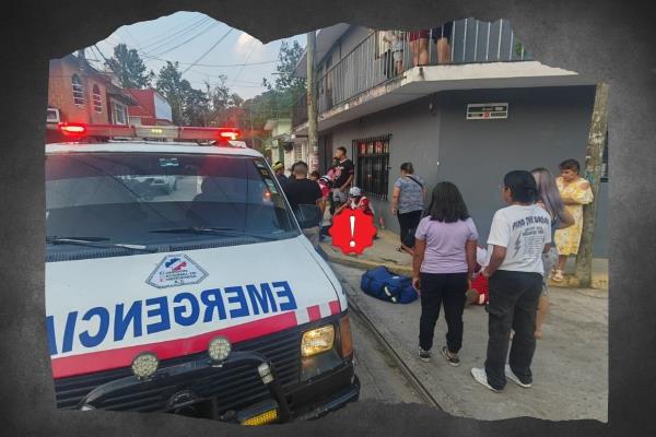 Motociclistas derrapan en Xalapa; la moto en que viajaban desapareció