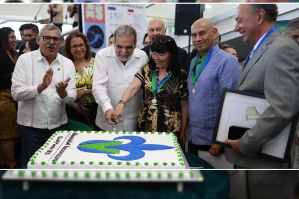 Reconoce UV a académicos y académicas por su trayectoria