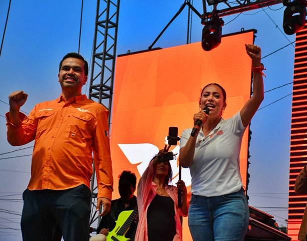 Máynez baila al ritmo de Nelson Kanzela y celebra el triunfo del Águila de Veracruz | FOTOS