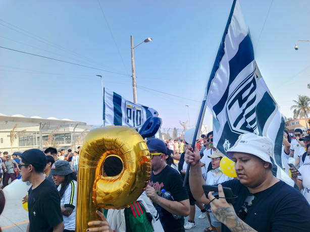 Fanáticos abarrotan el Pirata Fuente por finales de Kings y Queens League América