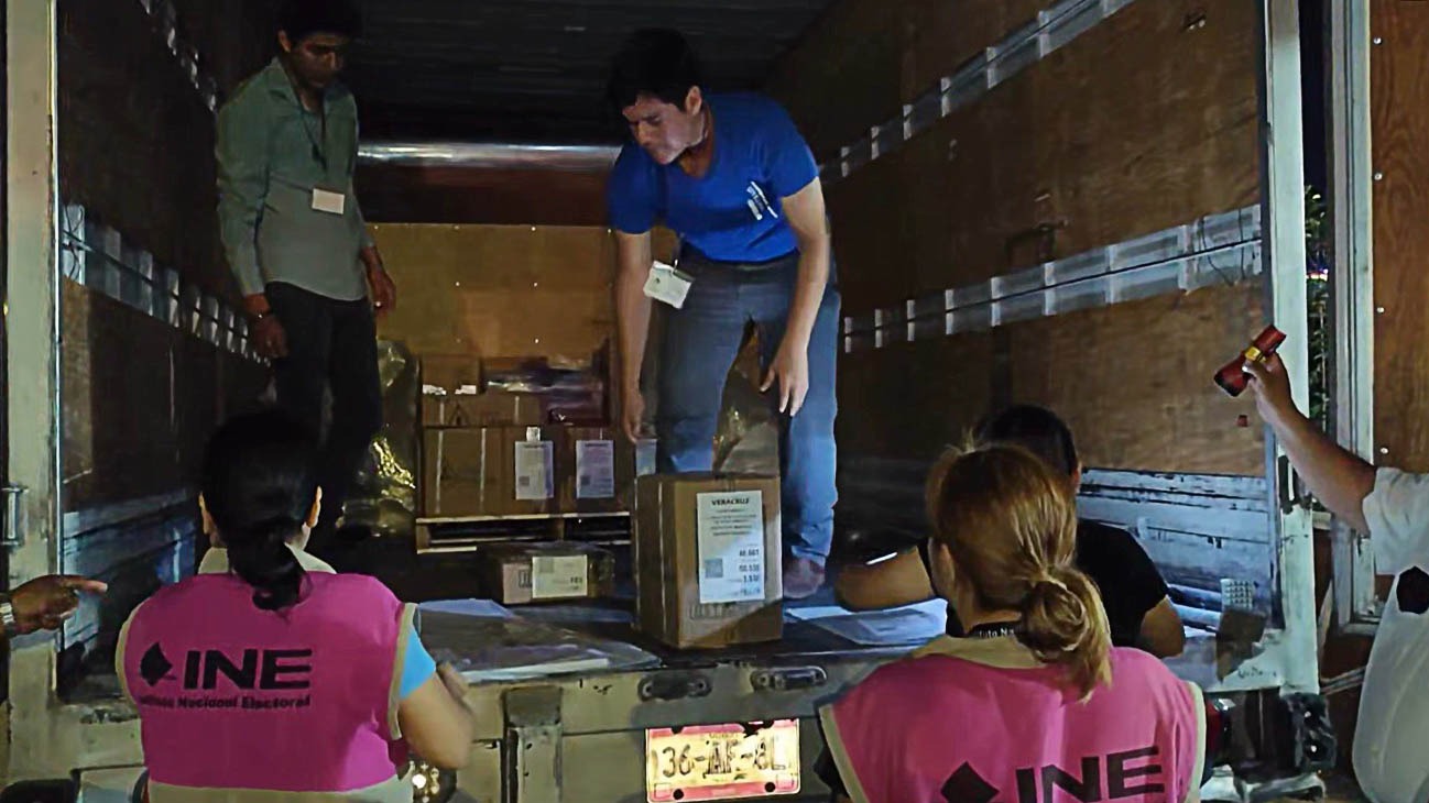 Llegan a Misantla boletas electorales bajo fuerte resguardo