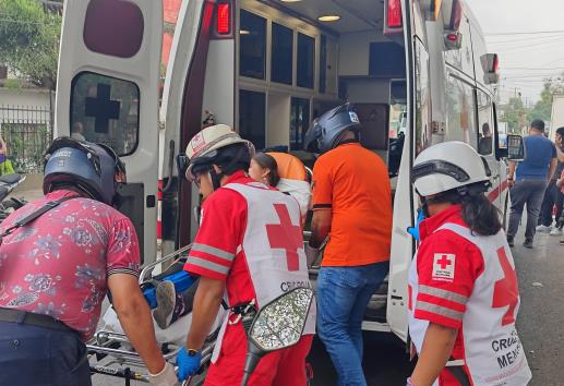 Mujer atropellada por motociclista en la avenida  28 de Agosto en Xalapa