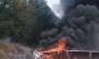 Tráiler con alimento vuelca y termina saqueado e incendiado en libramiento de Xalapa- Perote