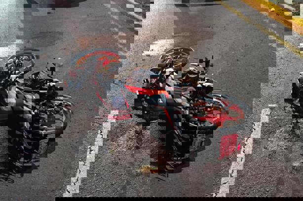 Elemento de la Marina pierde la vida al derrapar su moto en la Riviera Veracruzana