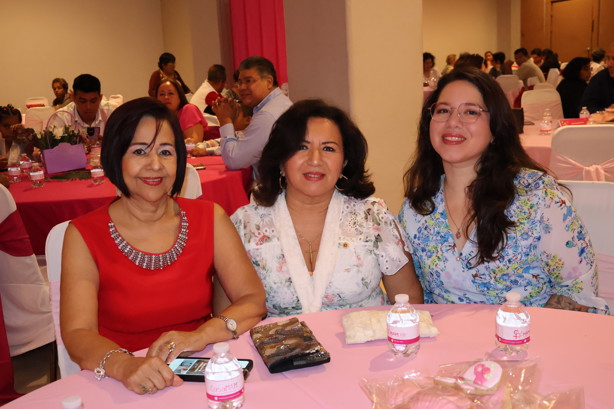 Se llevó a cabo la Pasarela Rosa 2025 a beneficio de la asociación MAM