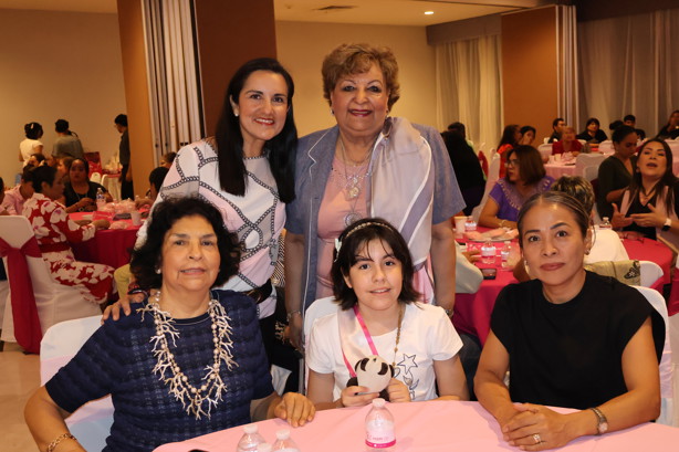 Se llevó a cabo la Pasarela Rosa 2025 a beneficio de la asociación MAM
