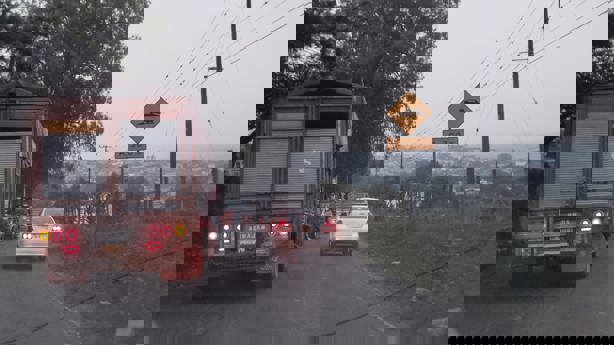 Habitantes de Coscomatepec bloquean carretera Fortín-Huatusco; por esto protestan