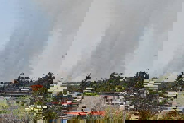 Lluvia de cenizas afecta a colonias del poniente en Coatzacoalcos