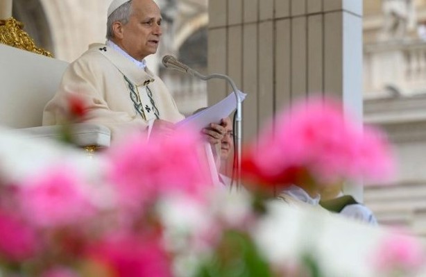 Así recibió el papa León XIV la invitación oficial para visitar México| VIDEO