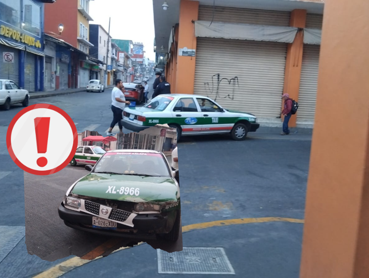 Taxi y auto protagonizan choque en la calle Revolución en Xalapa 