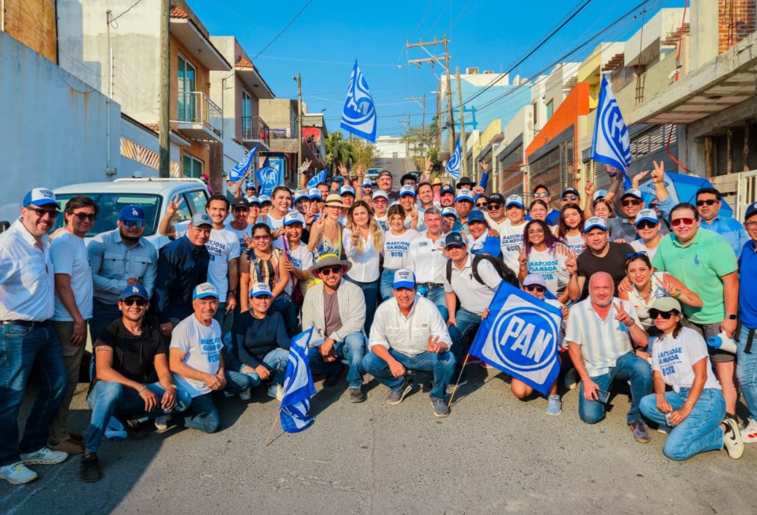 Maryjose Gamboa recorre la Colonia Carranza de Boca del Río