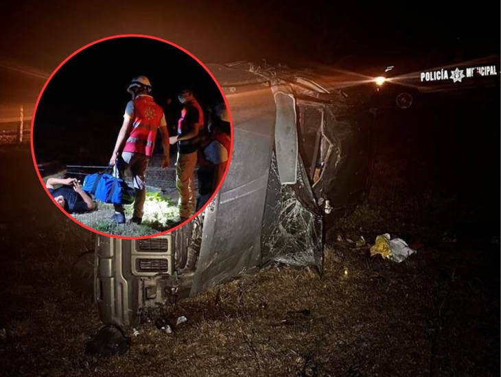 Vuelca camioneta en carretera Colipa–Vega de Alatorre