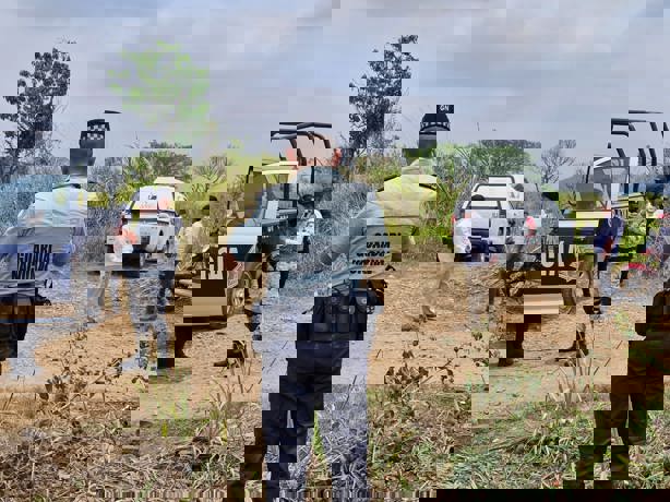 Hallan cadáver con huellas de tortura en camino rural de Atoyac