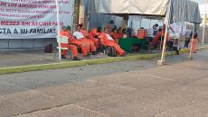Refinería de Minatitlán, a pesar de altas temperaturas sigue plantón, analizan escalar protesta a México