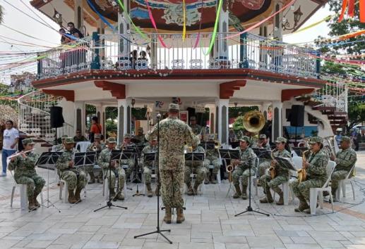 Presentación de la Banda de Música Militar enciende el corazón de Papantla