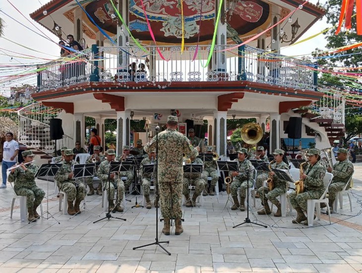 Presentación de la Banda de Música Militar enciende el corazón de Papantla