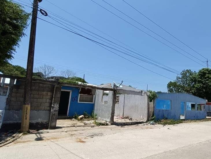 Comienzan a desalojar y demoler viviendas en El Chapo; familias tendrán nuevos hogares