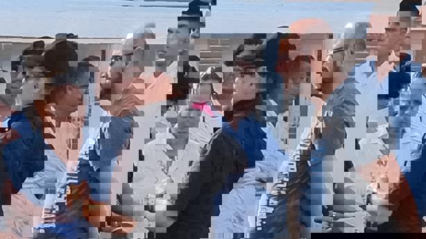 Familiares de cadetes accidentados en el Buque Cuauhtémoc se reúnen en la Heroica Escuela Naval de Antón Lizardo