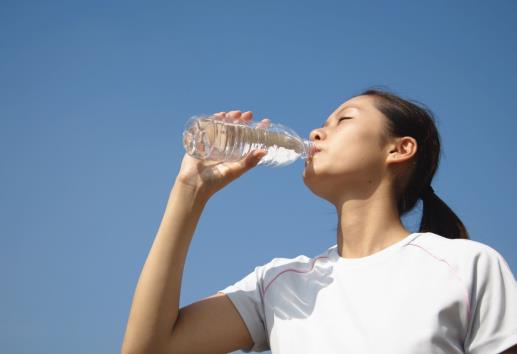 Recomienda IMSS Veracruz Sur mantenerse hidratados durante ola de calor