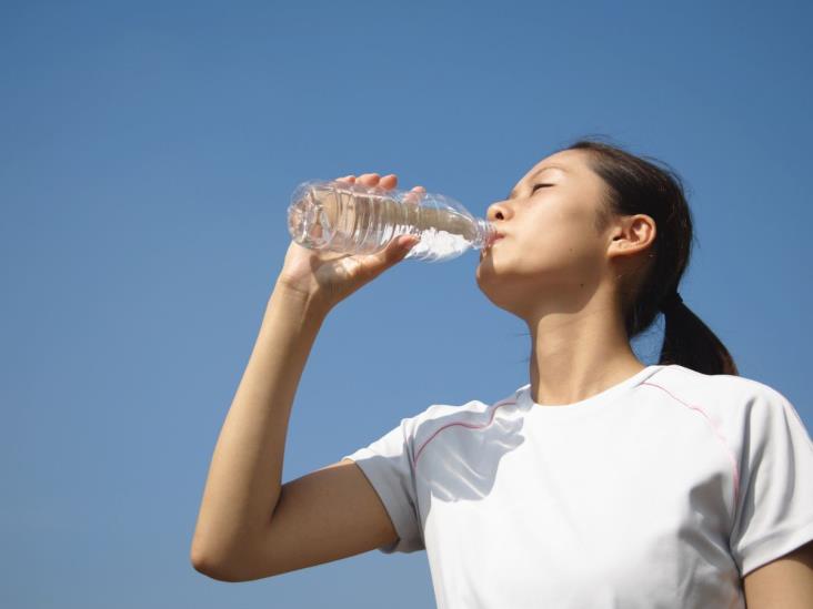 Recomienda IMSS Veracruz Sur mantenerse hidratados durante ola de calor